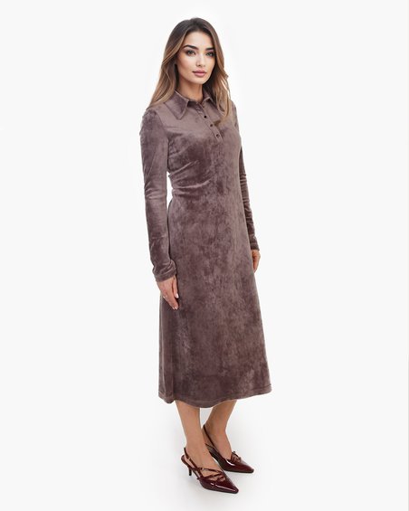 Платье из велюра цвета капучино