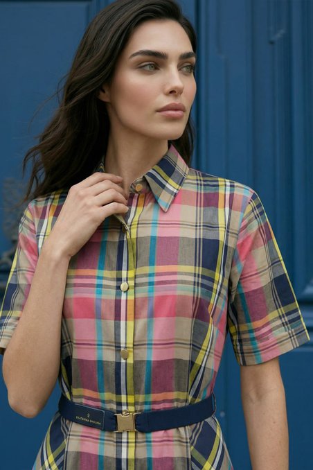 Платье-рубашка с отложным воротником в яркую клетку