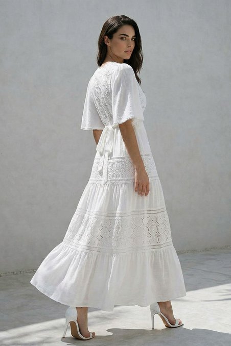 Платье с ажурным шитьем и рукавами-крылышками, белоснежное