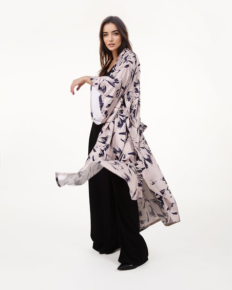 Платье-кимоно пудрового цвета в принт