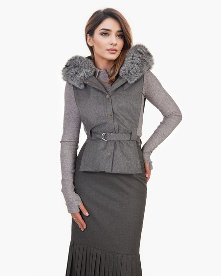 Жилет-манишка с капюшоном