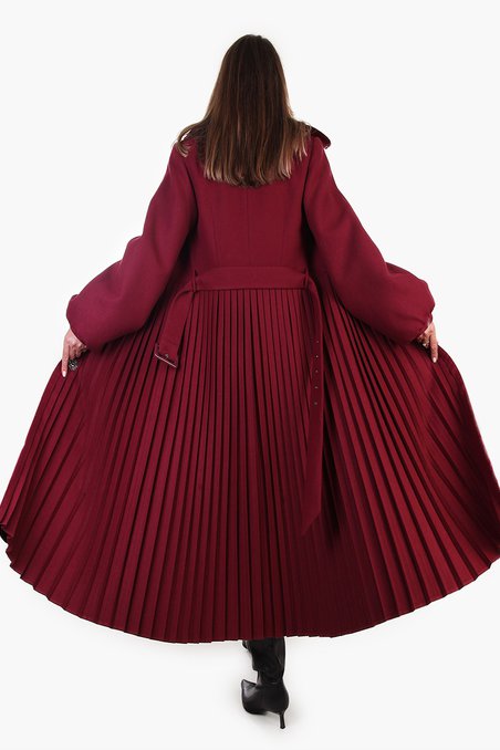 Пальто с пышными рукавами и юбкой плиссе, брусничного цвета