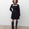 Мини-платье с акцентным декольте.
