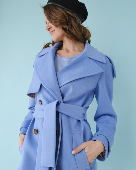 Пальто-тренч голубого цвета