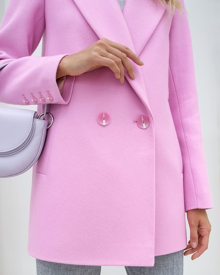 Жакет розового цвета с симметричными карманами