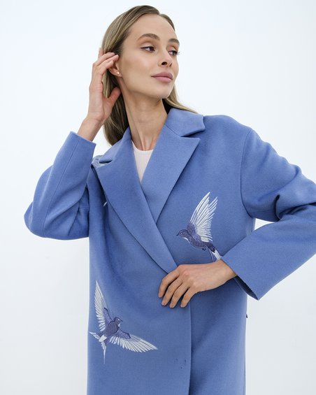 Пальто классическое синего цвета со шлицой сзади