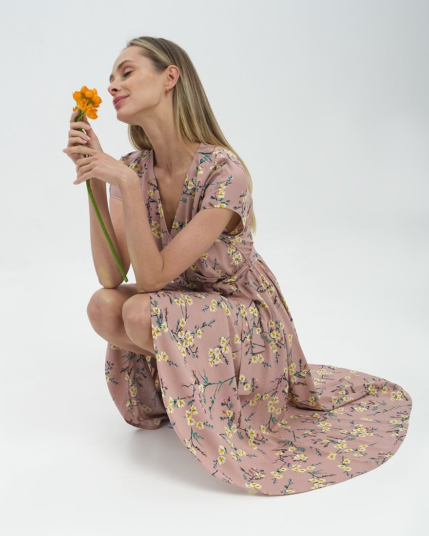 Платье с юбкой на запах,  в цветочный принт www.EkaterinaSmolina.ru
