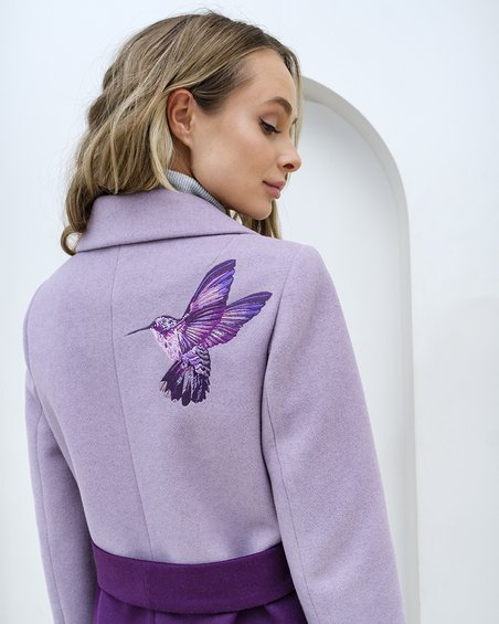 Пальто классическое фиолетового цвета с удлиненными лацканами
