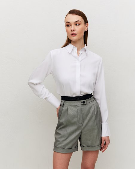 Блуза с отложным воротником в стиле минимализм