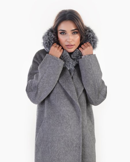 Жилет-манишка с капюшоном