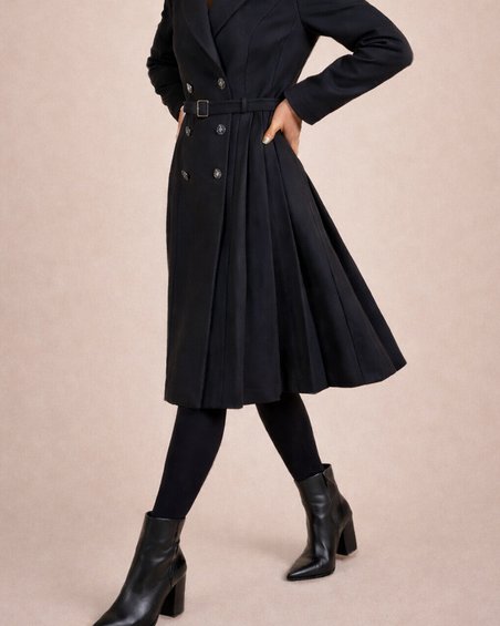 Пальто с юбкой-плиссе и меховым воротником, цвет глубокий черный