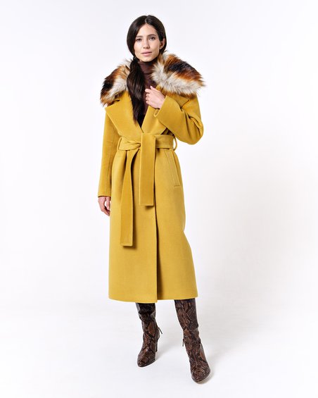 Пальто классическое цвета кэмел с крупными лацканами