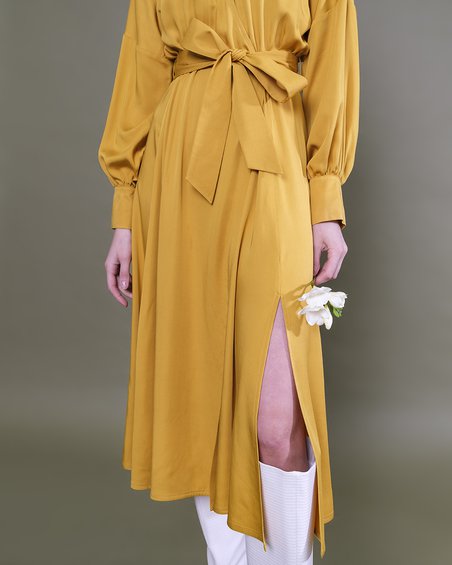 Платье базовое светлого цвета из вискозной ткани
