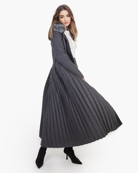 Пальто с юбкой-плиссе дымчатого цвета
