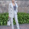 Жакет прямого кроя в бежевом оттенке