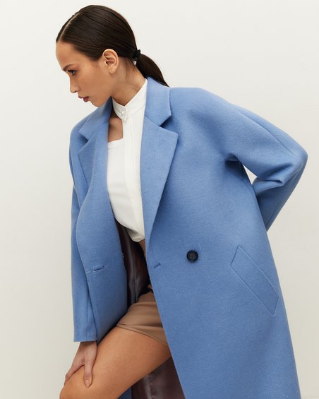 Пальто классическое светло-голубого цвета в стиле casual