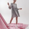 Платье серебряного цвета с воланами