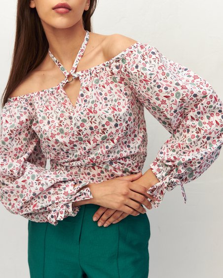 Блуза на запах с открытыми плечами в цветочный принт