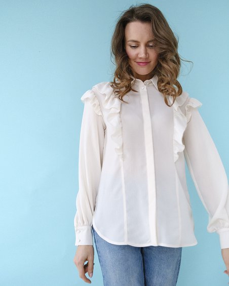Блуза удлиненная белого цвета с рукавом длиной до запястья
