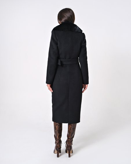 Пальто классическое темного цвета из комбинированной ткани