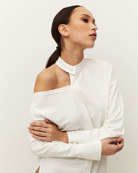Блуза классическая белого цвета с отложным воротником