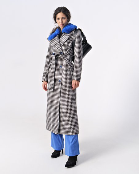 Пальто двубортное светлого цвета из комбинированной ткани
