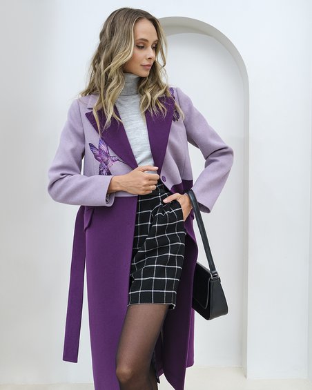 Пальто классическое фиолетового цвета с удлиненными лацканами