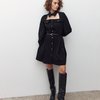 Мини-платье с акцентным декольте.