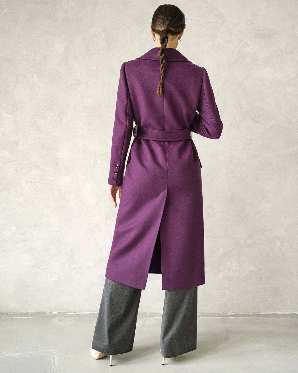 Пальто прямого силуэта в фиолетовом цвете 
