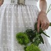 Платье-сарафан из белого шитья с пышной ярусной юбкой