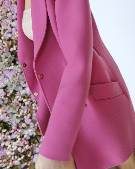 Жакет розового цвета с декоративным поясом