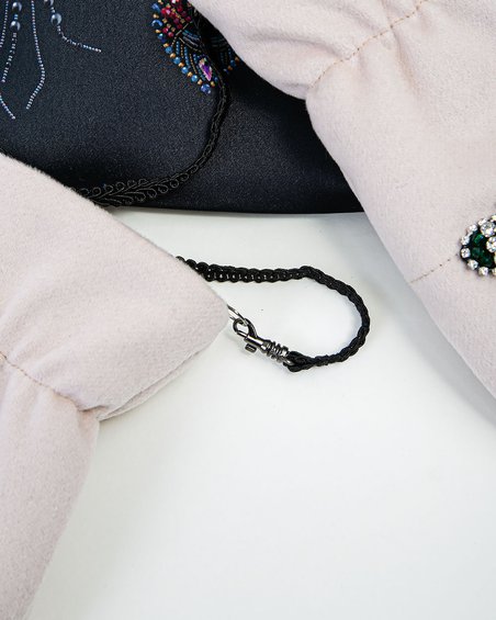 Варежки с декором «Пчелы», молочного цвета