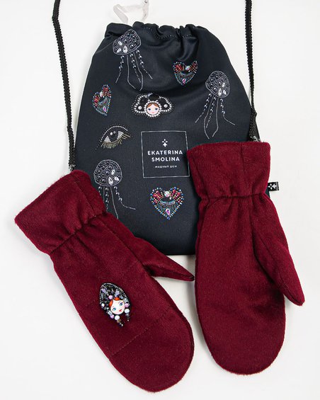 Варежки с декором «Матрешка», бордовые