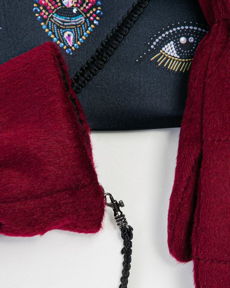 Варежки с декором «Матрешка», бордовые