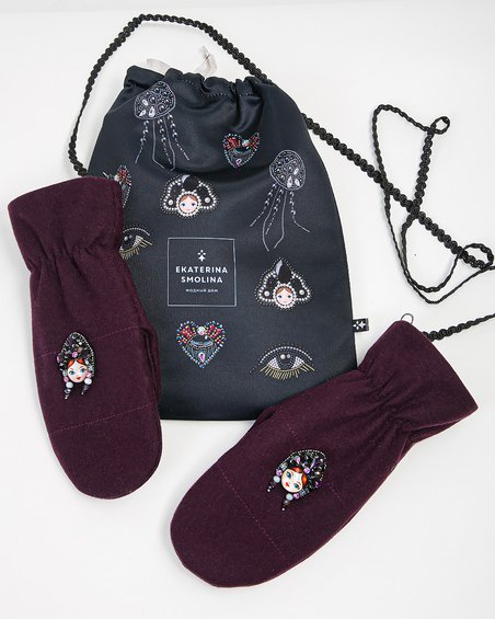 Варежки с декором «Матрешка», винные