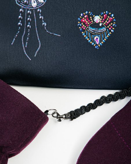 Варежки с декором «Матрешка», винные