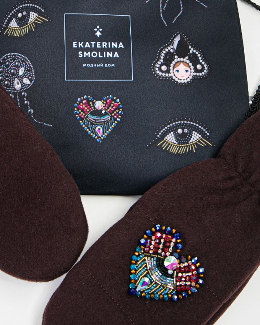 Варежки с декором «Сердце», цвета шоколада www.EkaterinaSmolina.ru