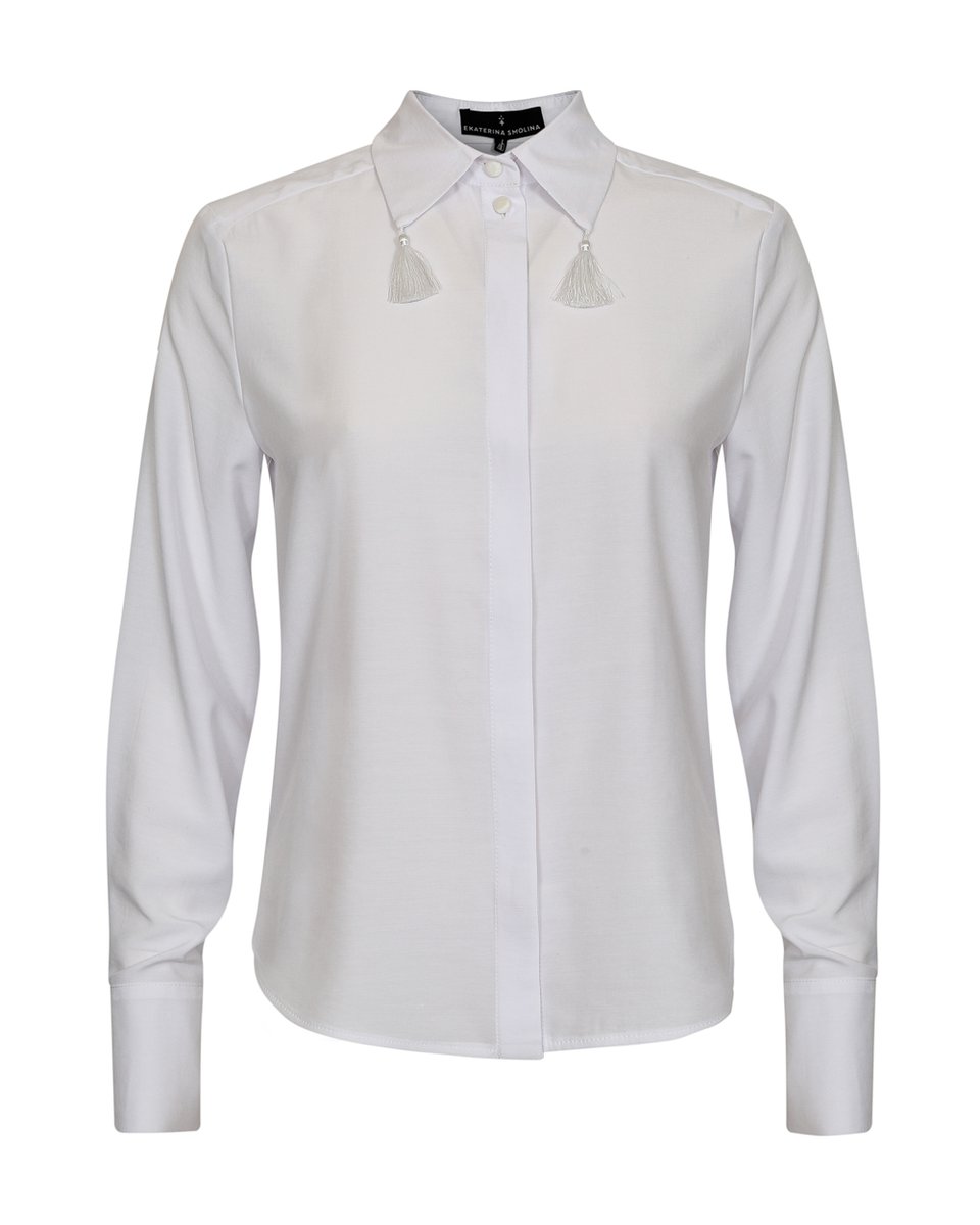 Белая блуза с кисточками на воротнике