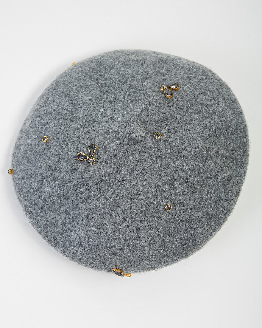 Берет со стразами в светло-сером цвете www.EkaterinaSmolina.ru