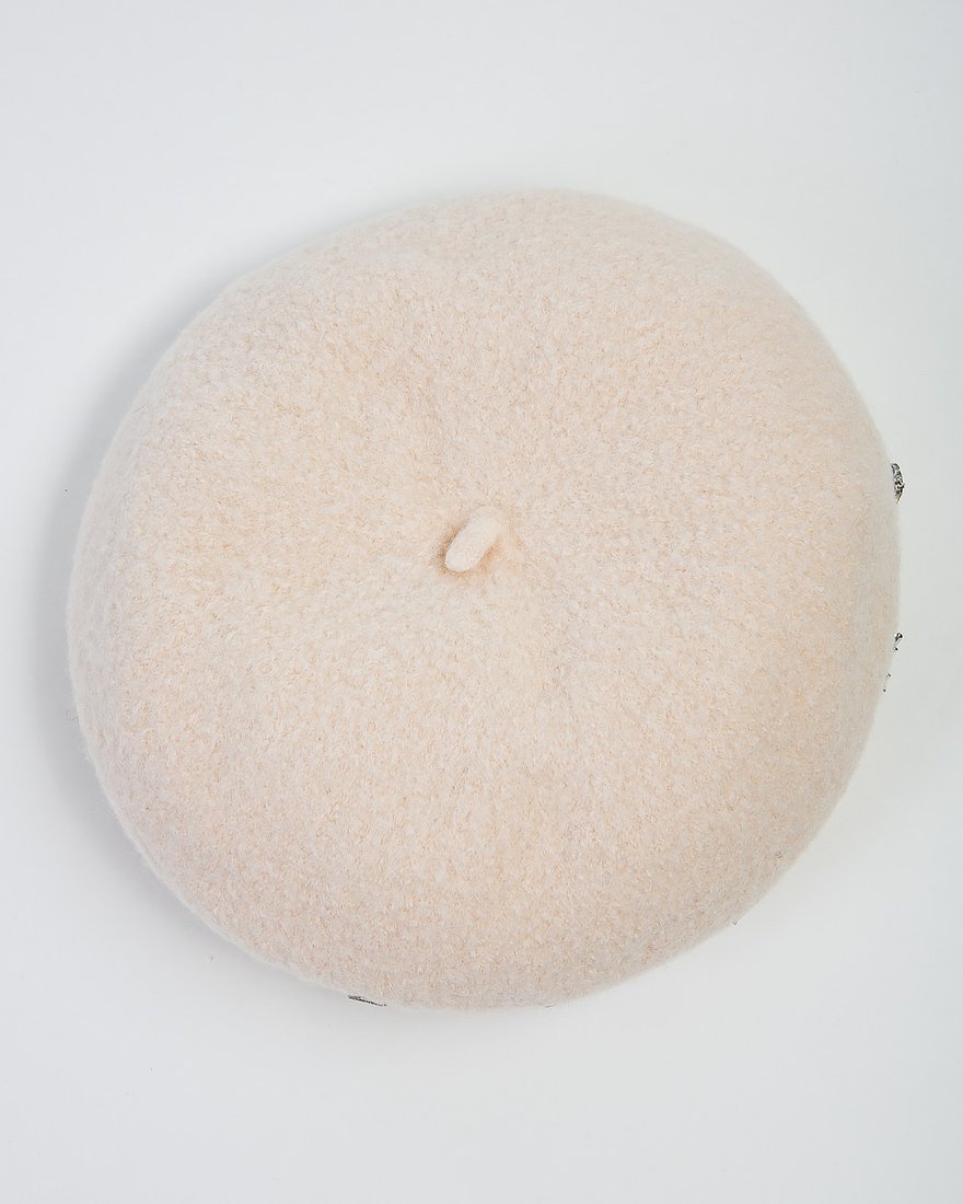 Берет с буквами в молочном цвете www.EkaterinaSmolina.ru