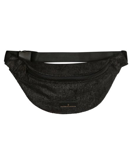 Сумка поясная черного цвета из экокожи