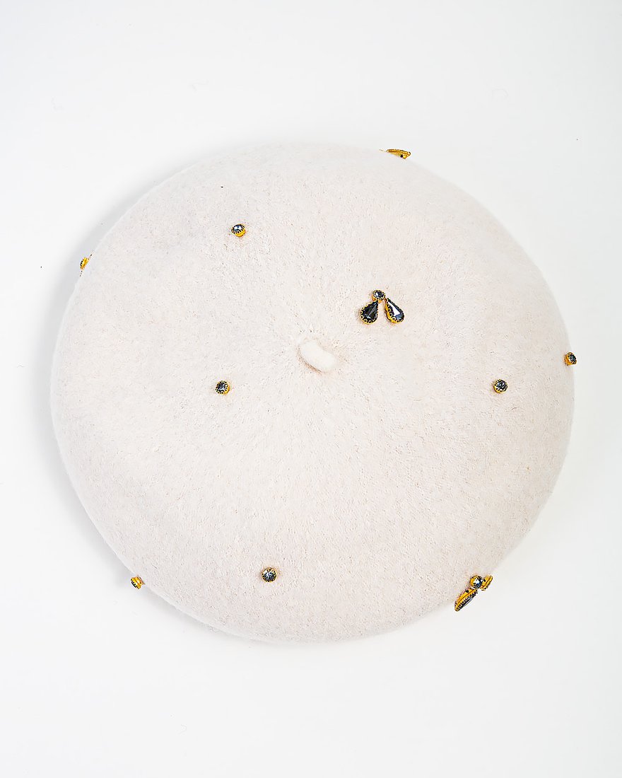 Берет со стразами в молочном цвете www.EkaterinaSmolina.ru