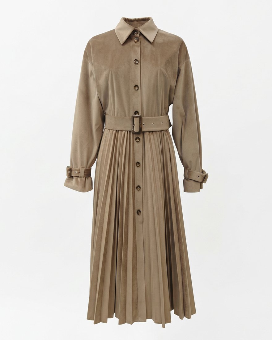 Тренч-гофре цвета карамель с патами и ремнем на пряжке и с вышивкой www.EkaterinaSmolina.ru