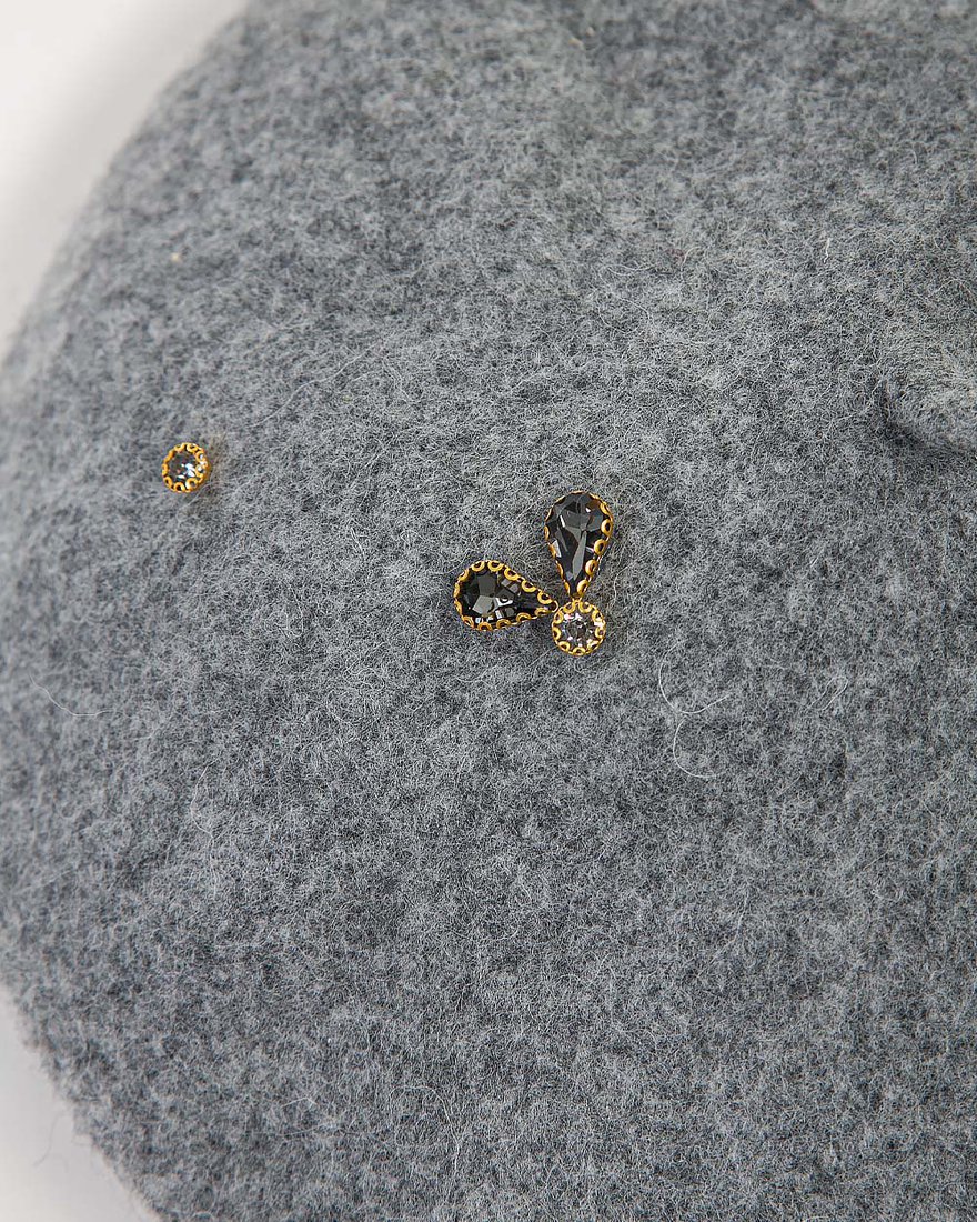 Берет со стразами в светло-сером цвете www.EkaterinaSmolina.ru