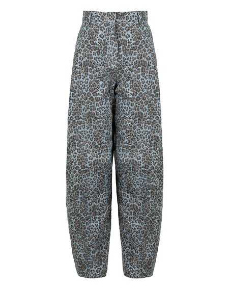 Джинсы-бананы в принт «Леопард»