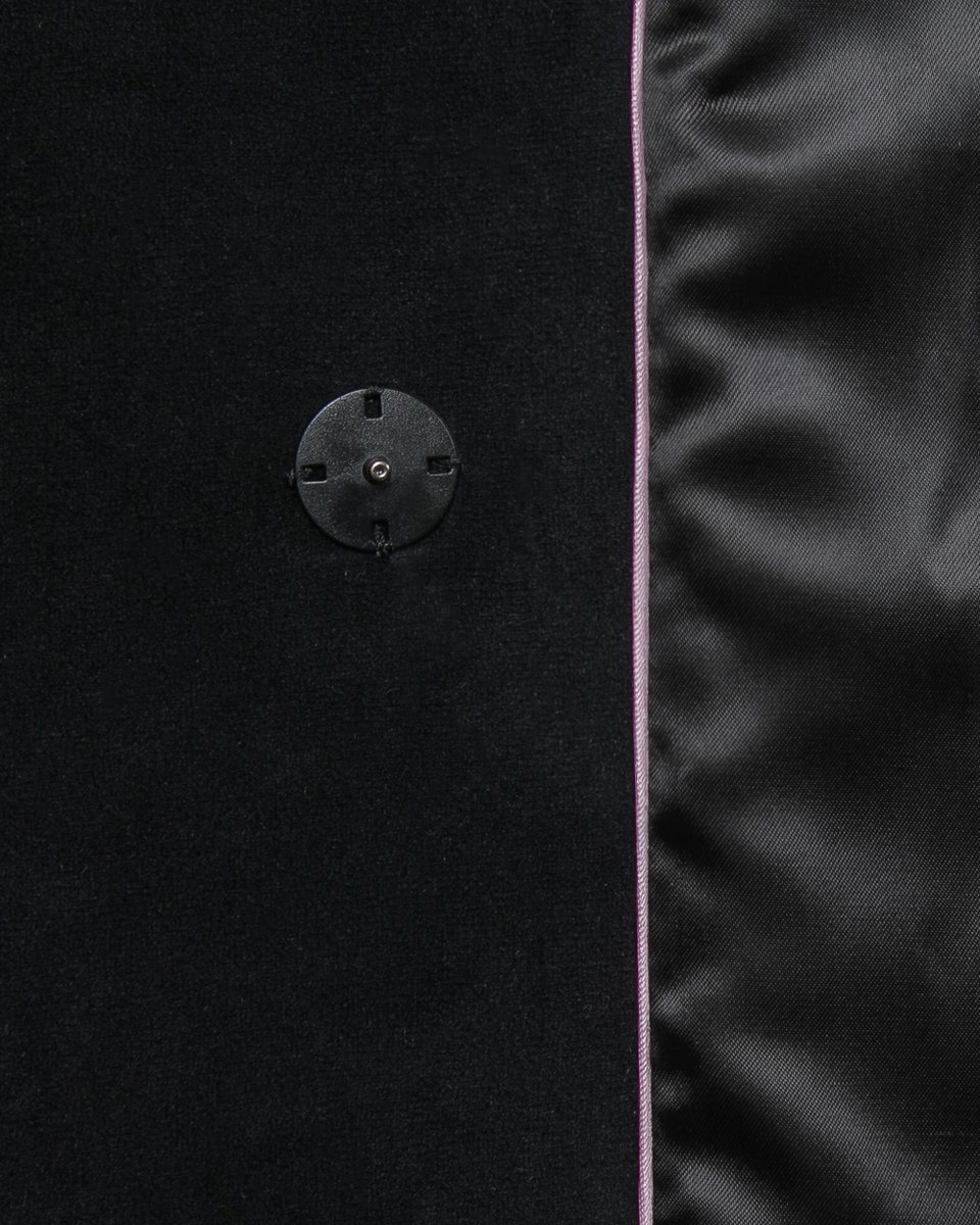 Пальто-халат из бархата в черном цвете