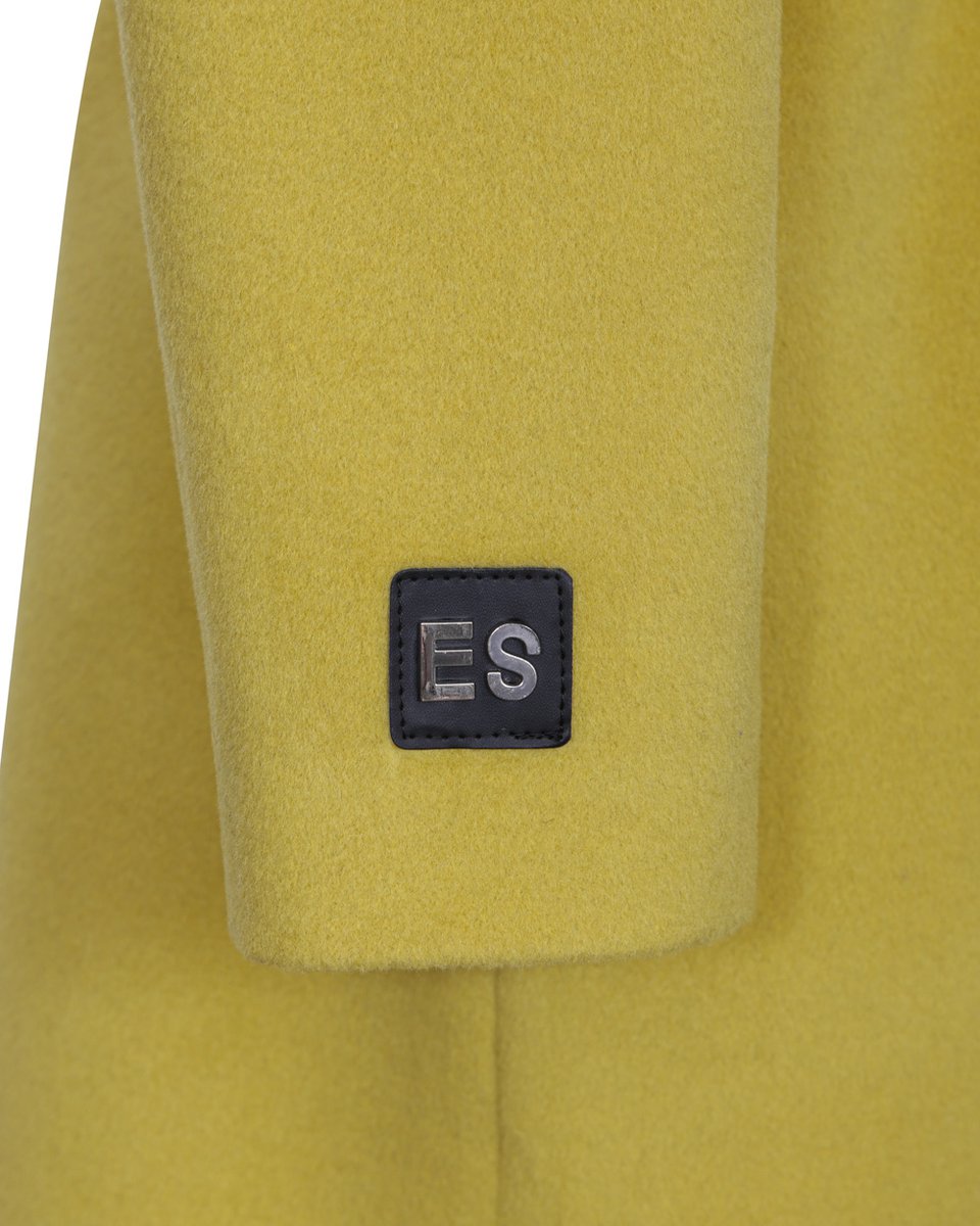 Пальто цвета крайола с аппликацией "Журавли"