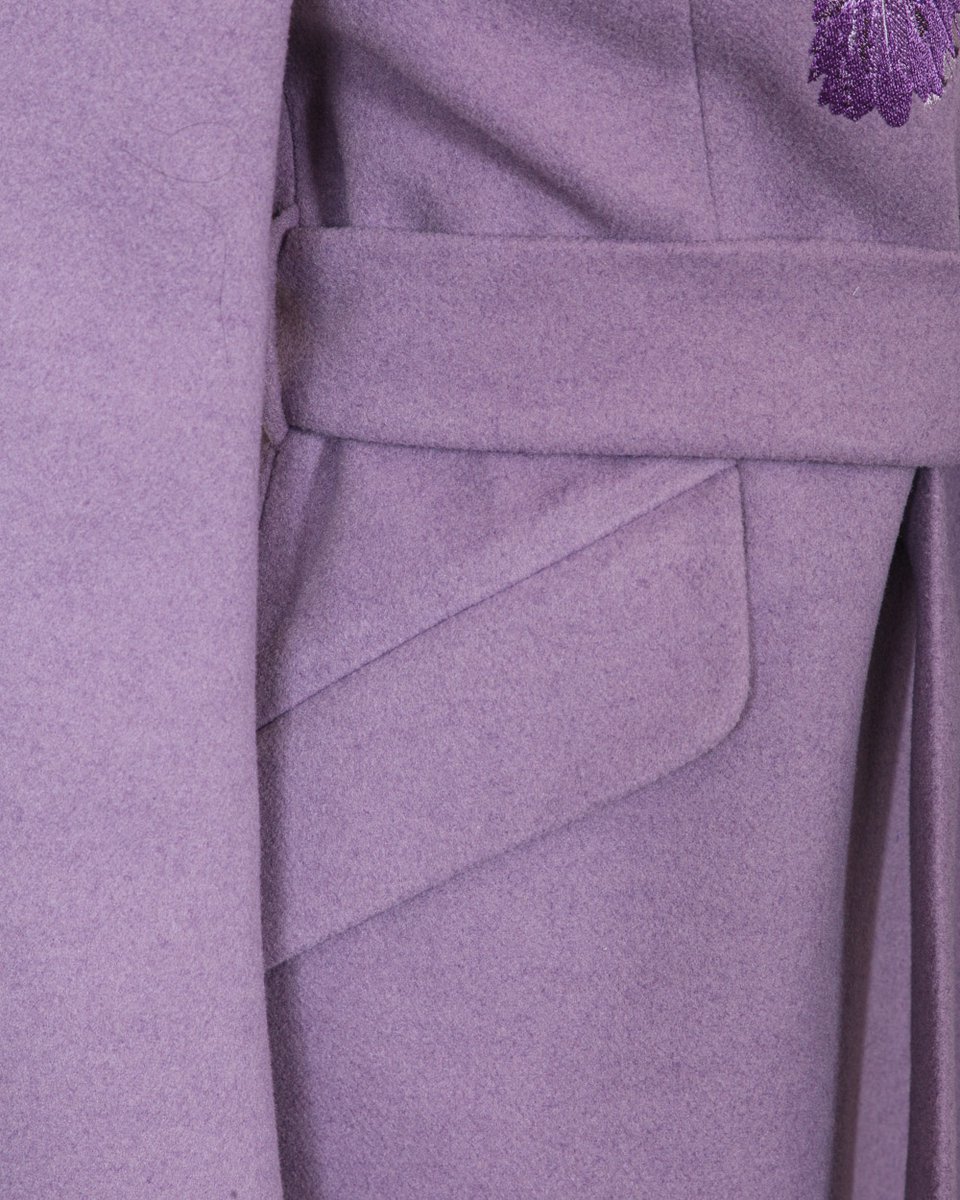 Пальто цвета лаванды с вышивкой "Колибри"
