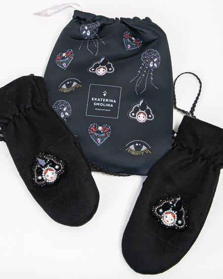 Варежки с декором «Матрешка», черные