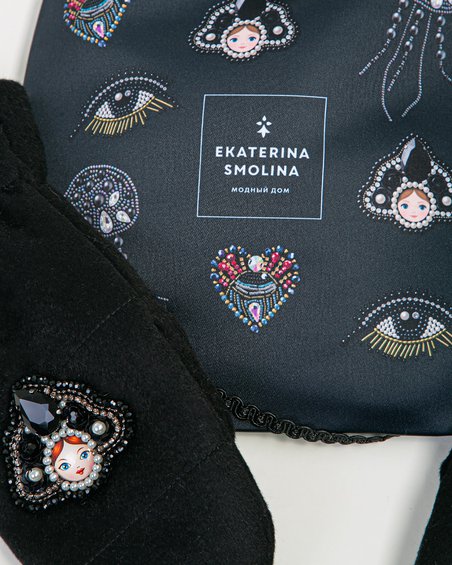 Варежки с декором «Матрешка», черные